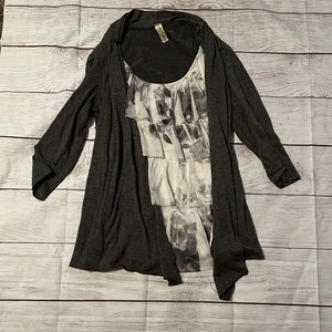 Gray 3/4 Sleeve floral shirt